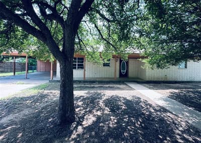 303 N Victor Street, Comanche TX 76442