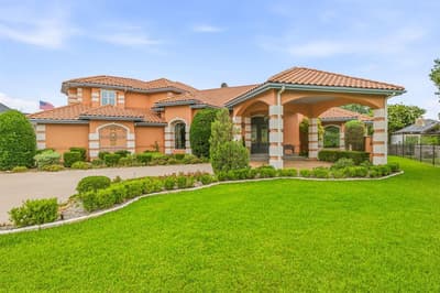 2002 W Emerald Bend Court, Granbury TX 76049