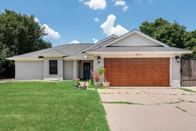 205 Freedom Lane, Arlington TX 76002
