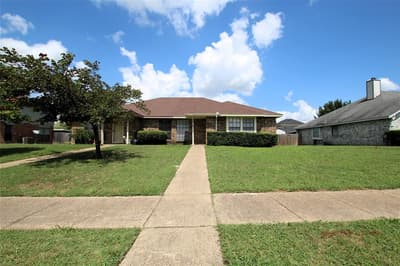 2910 Tanglewood Drive, Lancaster TX 75134