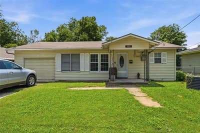 307 W Goddard Street, West TX 76691 - Photo 3