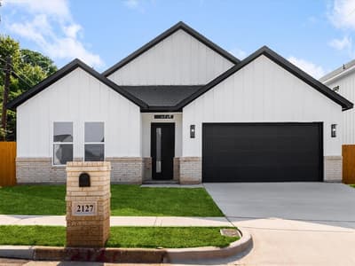 2127 Amanda Avenue, Fort Worth TX 76105