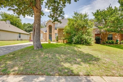 525 Oakbrook Drive, Burleson TX 76028 - Photo 2