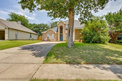 525 Oakbrook Drive, Burleson TX 76028