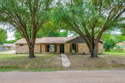 221 N 1st Street, Mabank TX 75147