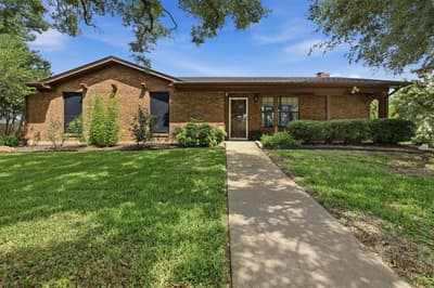 1300 Linda Court, Cleburne TX 76033
