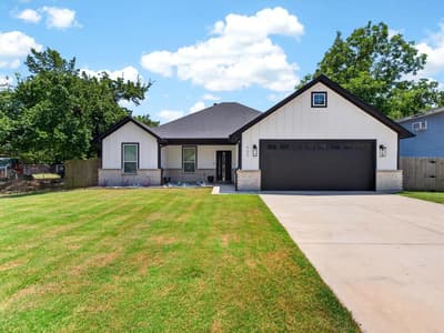 902 N Main Street, Tioga TX 76271