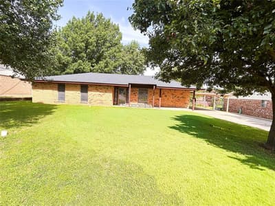 906 Zahara Street, Bowie TX 76230