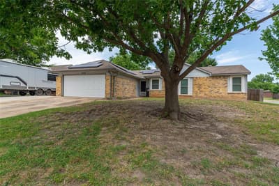 6700 Sunnybank Drive, Fort Worth TX 76137