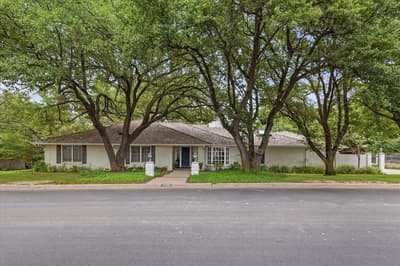 2209 Canterbury Drive, Westover Hills TX 76107
