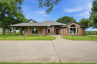 152 Fox Road, Weatherford TX 76088