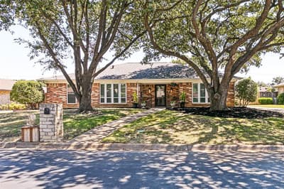 333 W Louella Drive, Hurst TX 76054