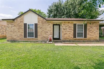7012 Greenview Circle S, Fort Worth TX 76120