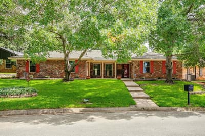 1800 Briarcrest Lane, Arlington TX 76012