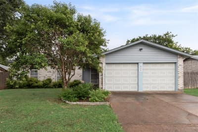 902 Dawnview Street, Arlington TX 76014