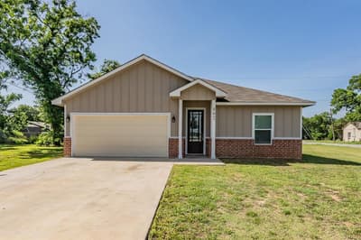 402 S Robbins Street, Cleburne TX 76031