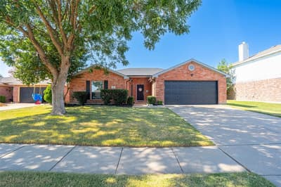 424 NE Murphy Road, Burleson TX 76028