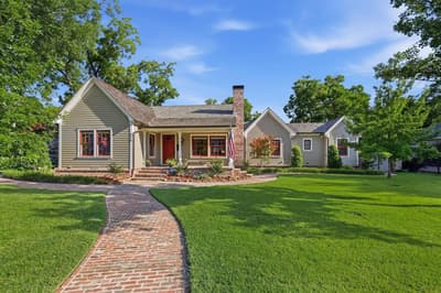 426 E Texas Street, Grapevine TX 76051