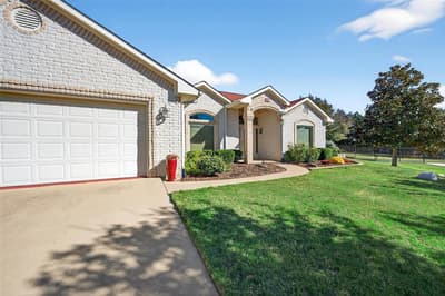 200 Cayuga Trail, Lake Kiowa TX 76240
