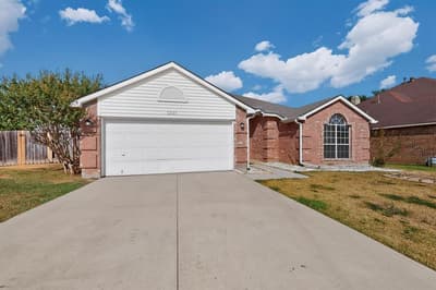 5203 Alta Vista Lane, Arlington TX 76017 - Photo 2