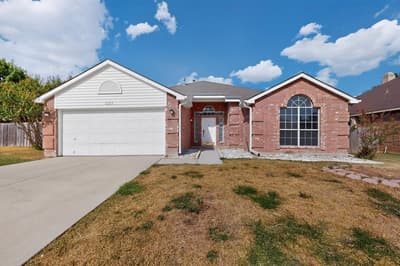 5203 Alta Vista Lane, Arlington TX 76017 - Photo 3
