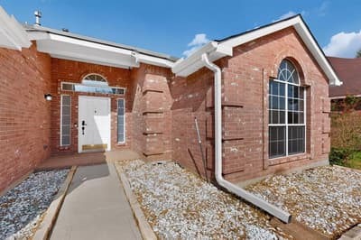 5203 Alta Vista Lane, Arlington TX 76017 - Photo 4