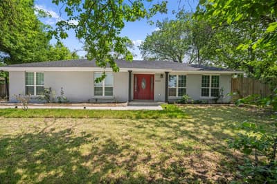 1112 W Pleasant Run Road, DeSoto TX 75115