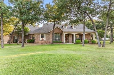 3900 Creekside Court, Burleson TX 76028