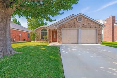 205 Weyland Drive, Grand Prairie TX 75052