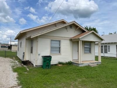 103 W Wichita Street, Bowie TX 76230