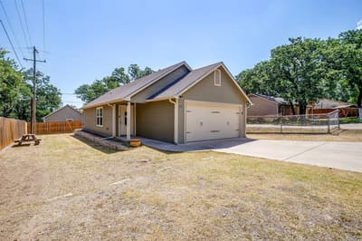 719 Harness Trail, Granbury TX 76049