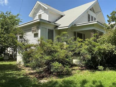 300 E Grand Avenue, Comanche TX 76442 - Photo 2