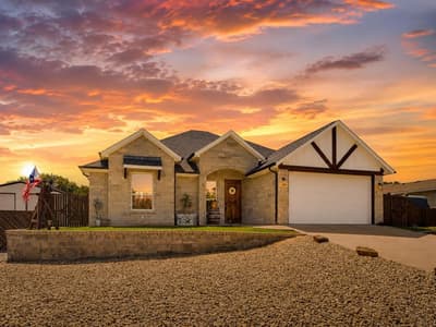 2807 Sky Harbour Drive, Granbury TX 76049