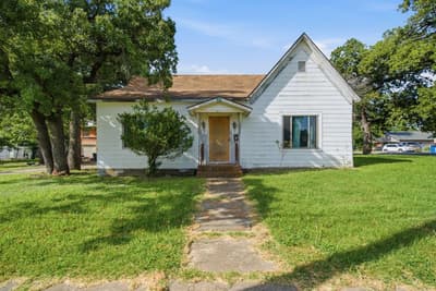 324 W Ross Avenue, De Leon TX 76444