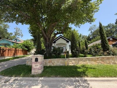 2211 Irion Avenue, Fort Worth TX 76106