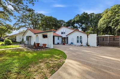 913 Harwood Terrace, Bedford TX 76021