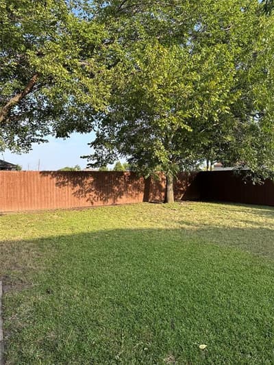 925 Woodcrest Drive, Lancaster TX 75134 - Photo 2