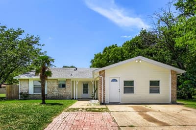 1521 Oakbrook Court, Lancaster TX 75134