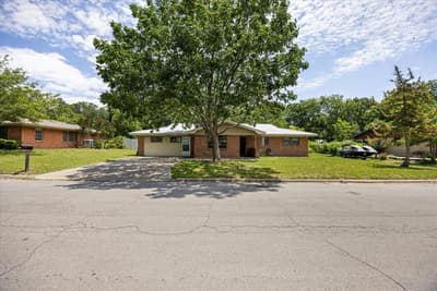 575 N Charlotte Avenue, Stephenville TX 76401 - Photo 2