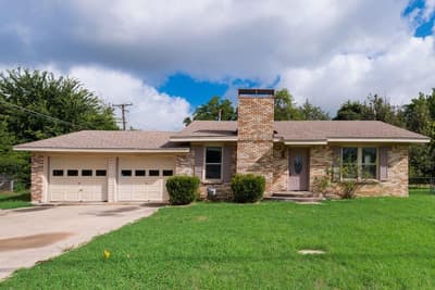 604 Casa Linda Street, Ennis TX 75119