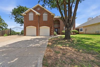 7840 Clover Leaf Drive, North Richland Hills TX 76182