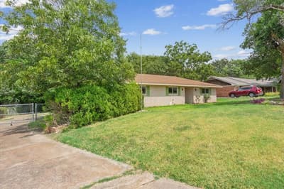 849 Arlington Drive, Woodway TX 76712 - Photo 3