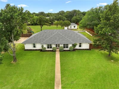 180 Trailing Oaks Drive, Double Oak TX 75077
