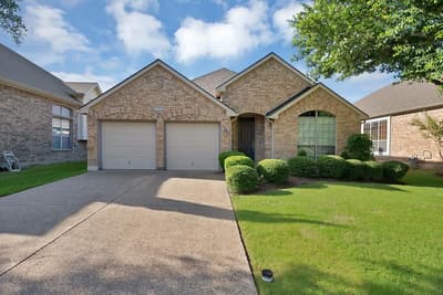 2743 Waterway Drive, Grand Prairie TX 75054