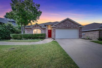 808 Silverbrook Drive, Saginaw TX 76179