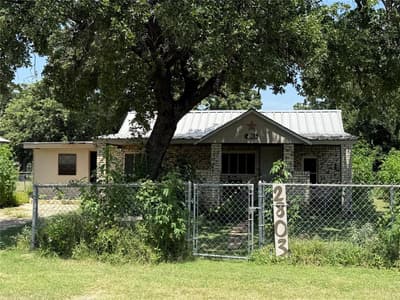 2803 Avenue C, Brownwood TX 76801 - Photo 2