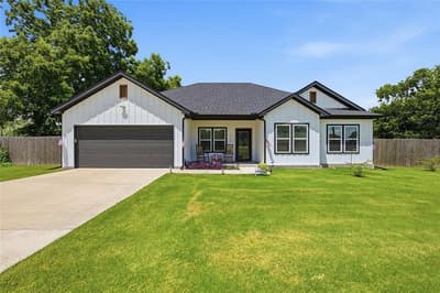310 N Water Street, Savoy TX 75479
