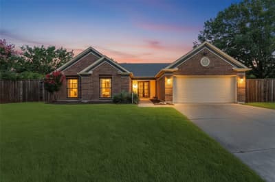 7609 Greenleaf Court, North Richland Hills TX 76182