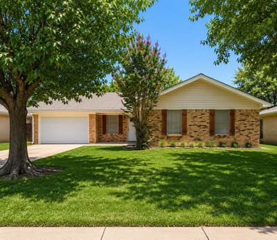 900 Prestwick Street, Bedford TX 76022