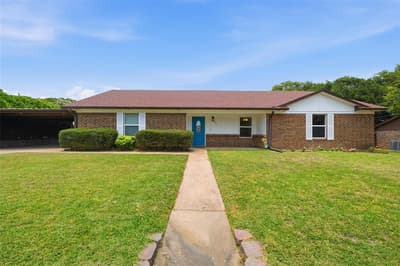 308 Oakwood Lane, Hewitt TX 76643